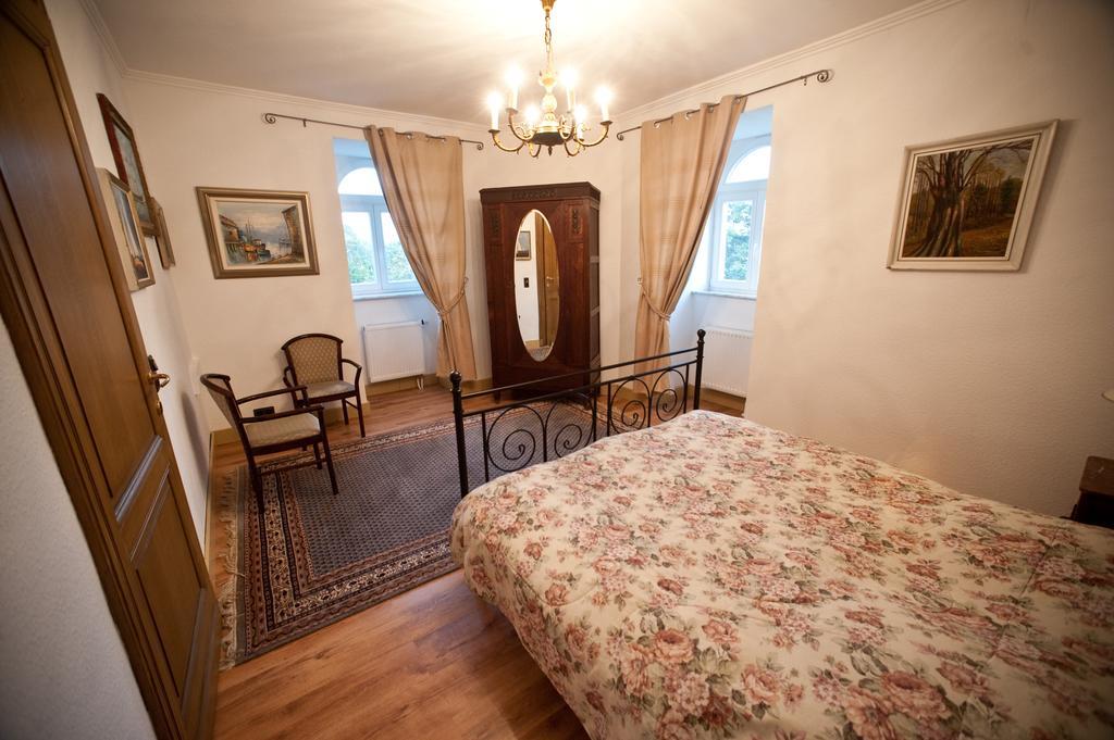 Chateau Neufays Ту Стая снимка
