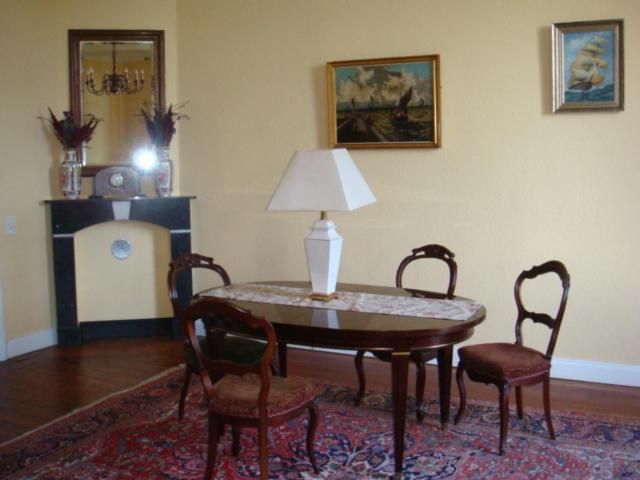 Chateau Neufays Ту Стая снимка