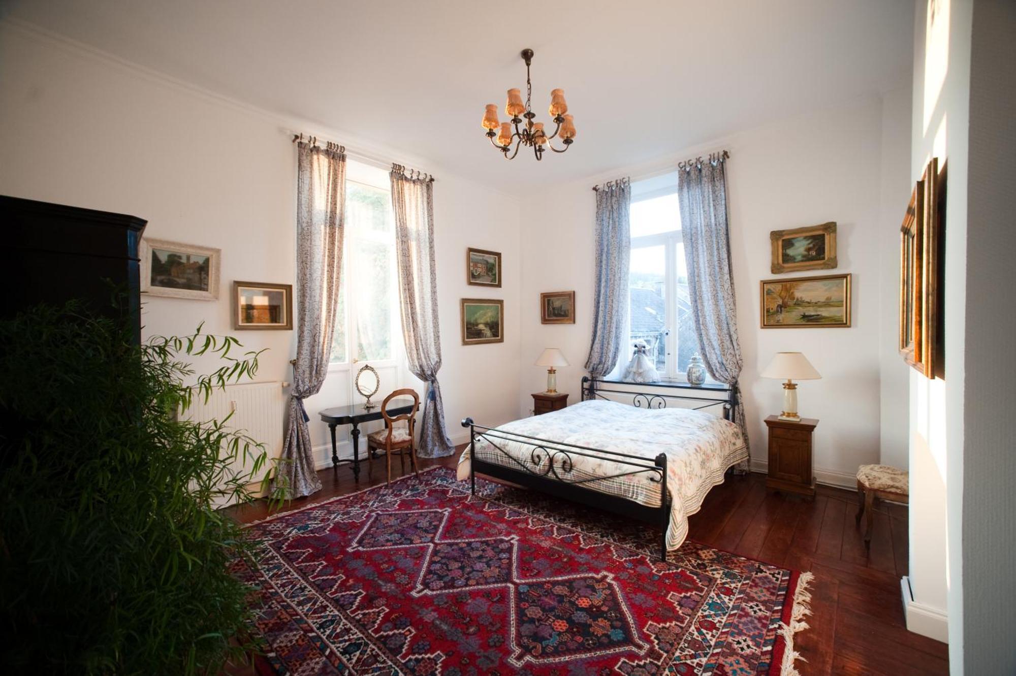 Chateau Neufays Ту Стая снимка